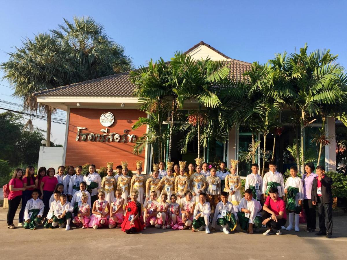 Soda Resort Kamphaeng Phet Exterior photo
