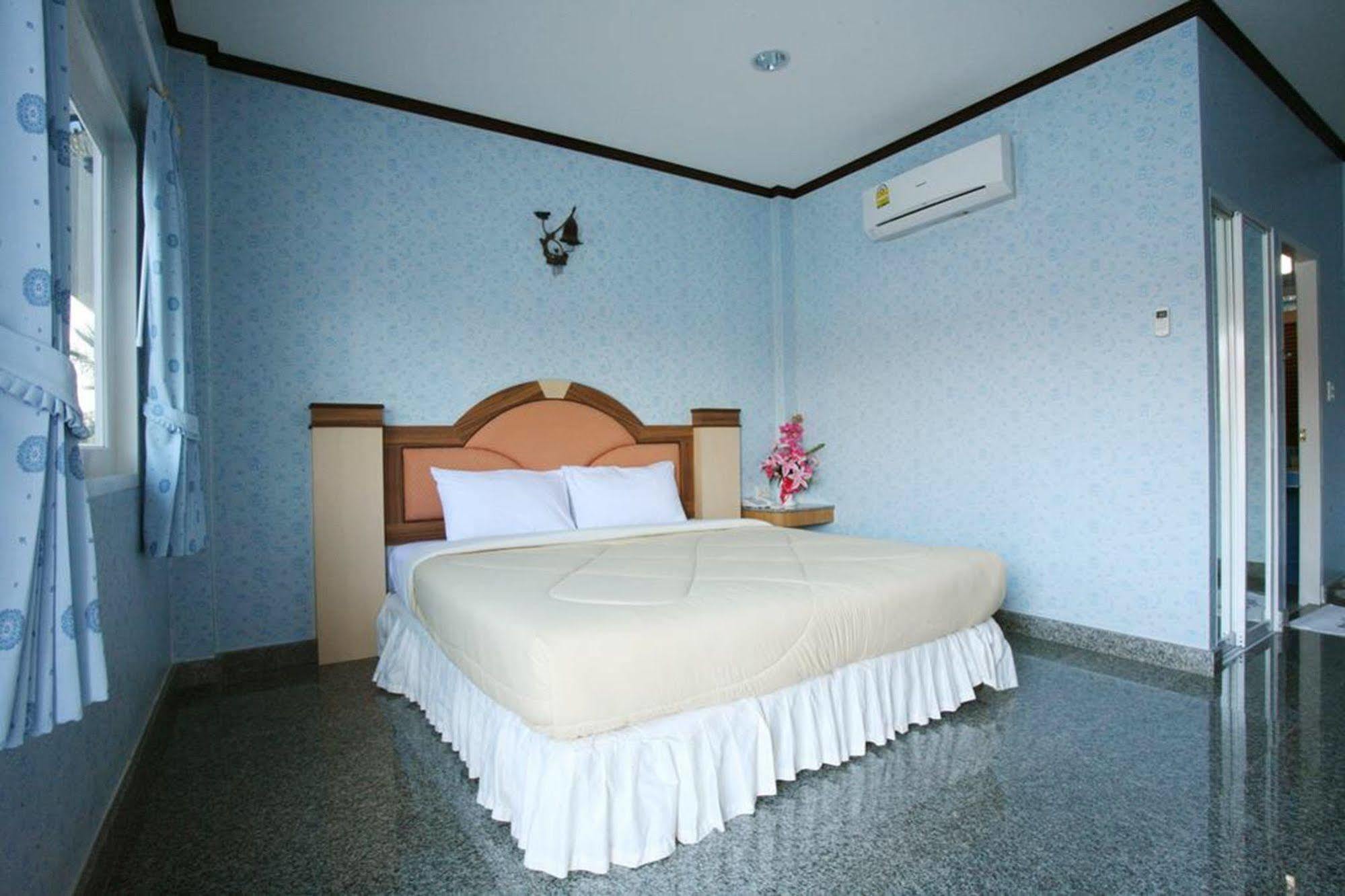 Soda Resort Kamphaeng Phet Exterior photo