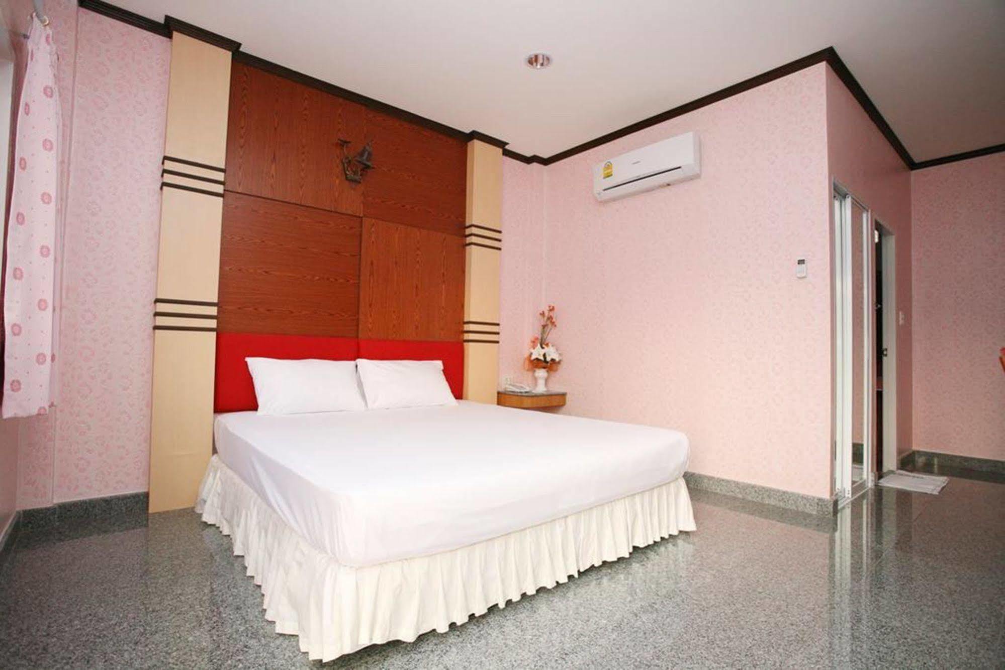 Soda Resort Kamphaeng Phet Exterior photo
