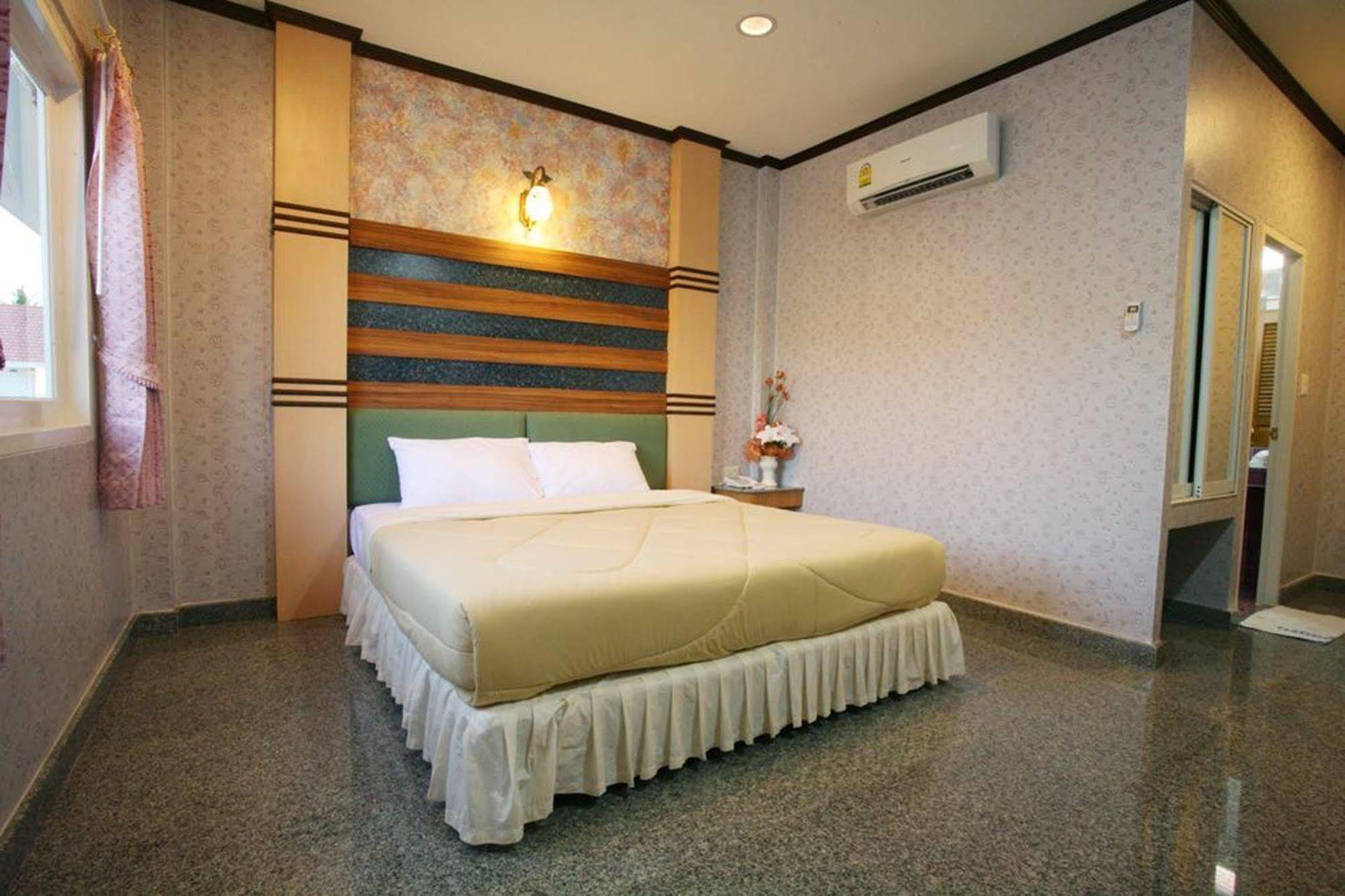 Soda Resort Kamphaeng Phet Exterior photo